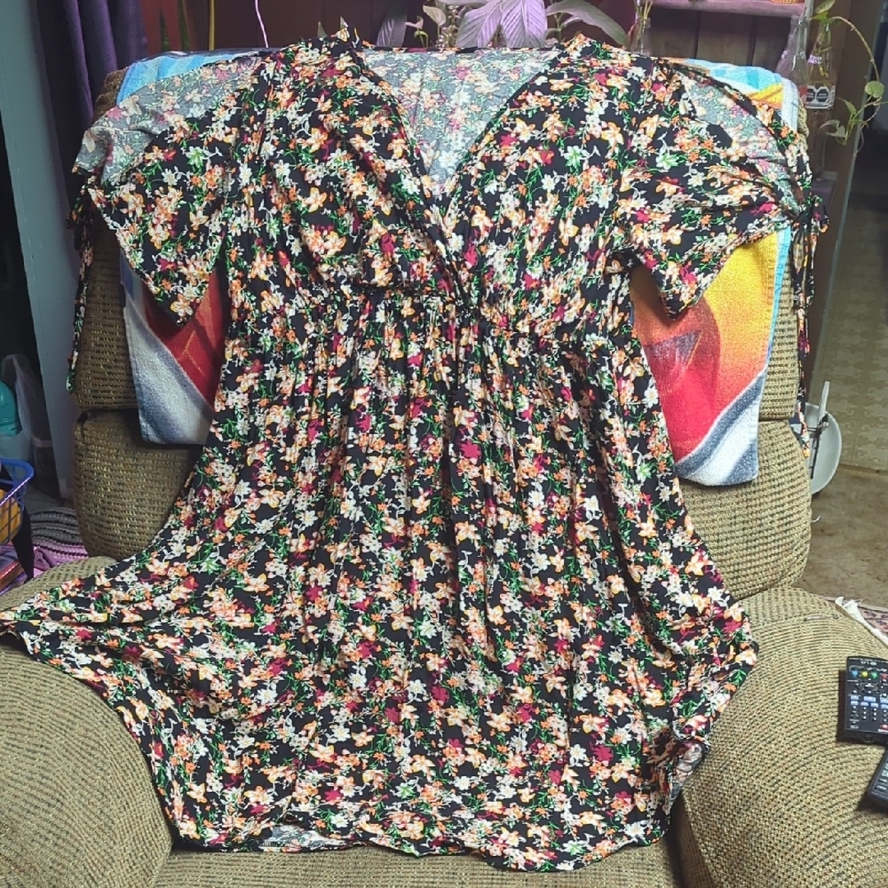 Floral V-Neck Women's Top Plus Size